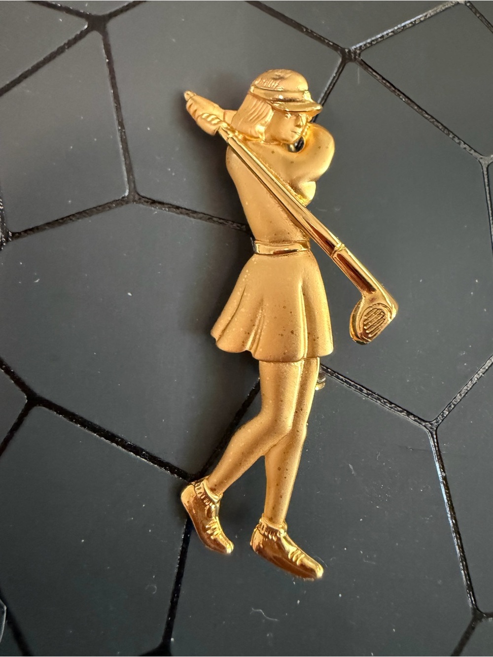 JJ-Jonette Jewelry Vintage Gold Tone Lady Golfer With Club Brooch 1980’s